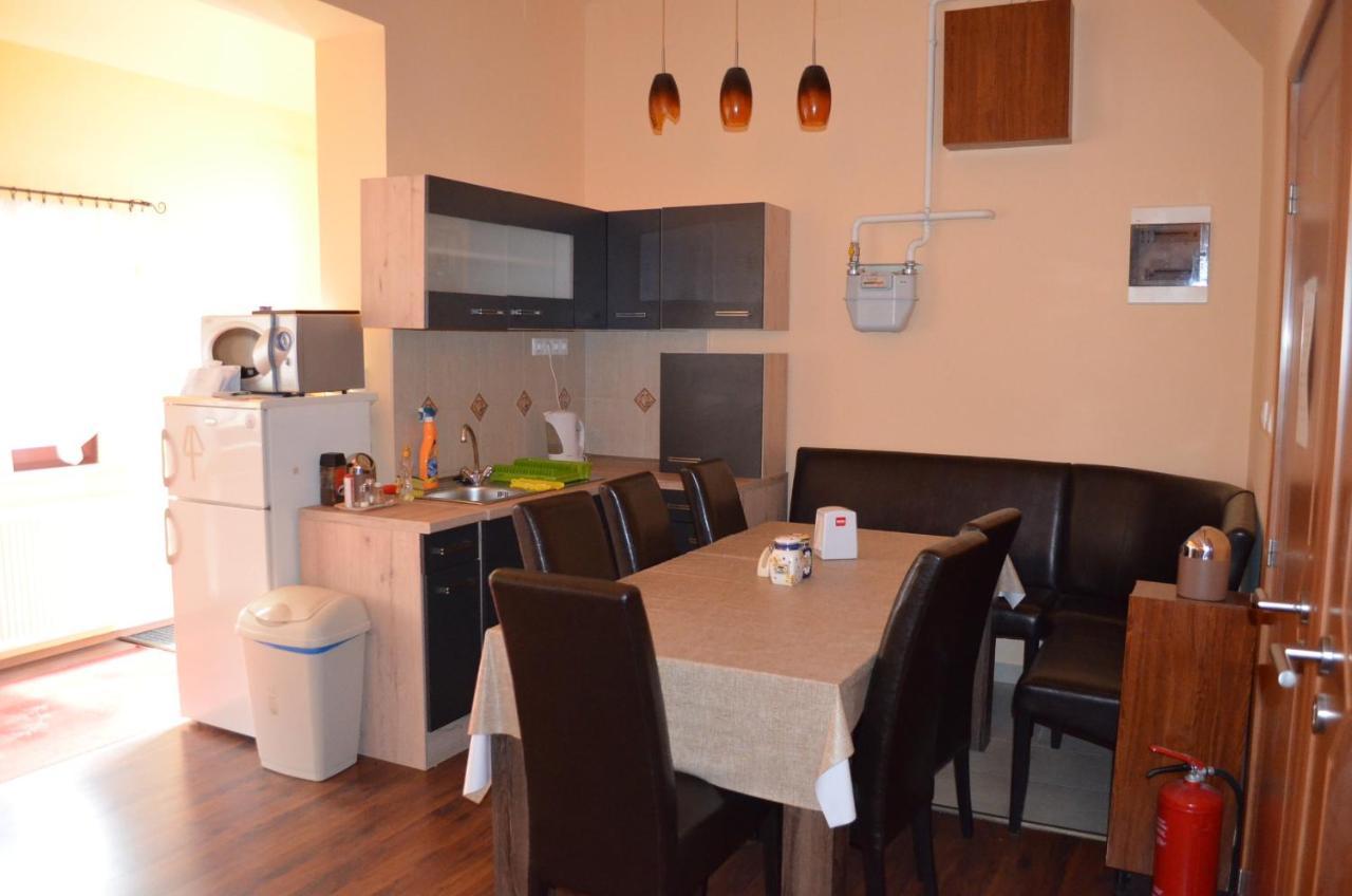 Holdfenyszallas Bed & Breakfast Szeged Luaran gambar