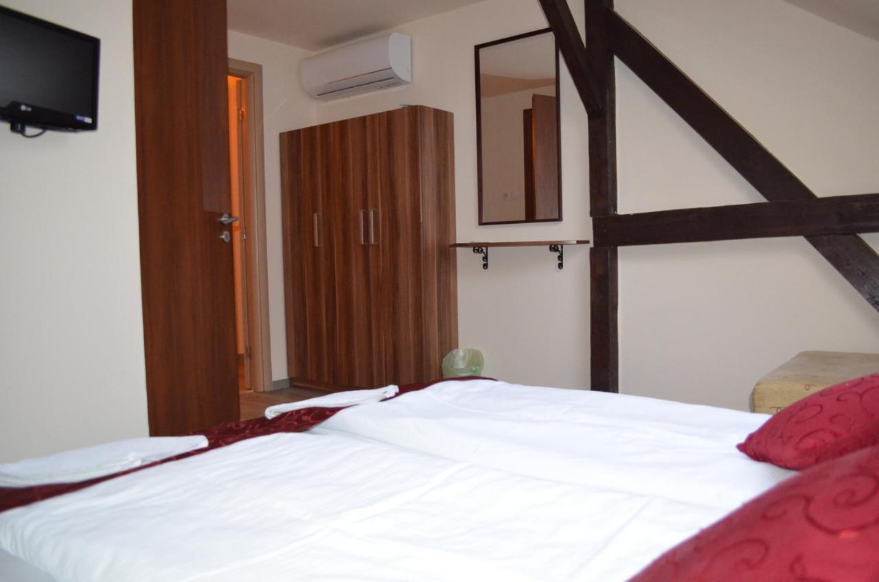 Holdfenyszallas Bed & Breakfast Szeged Luaran gambar