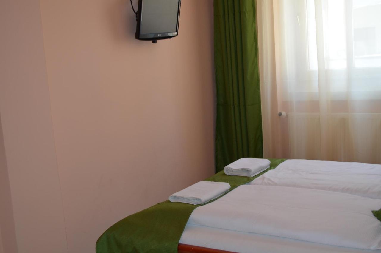 Holdfenyszallas Bed & Breakfast Szeged Luaran gambar