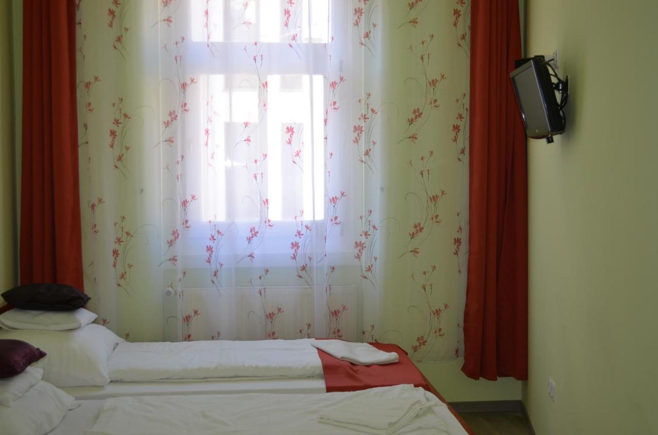 Holdfenyszallas Bed & Breakfast Szeged Luaran gambar