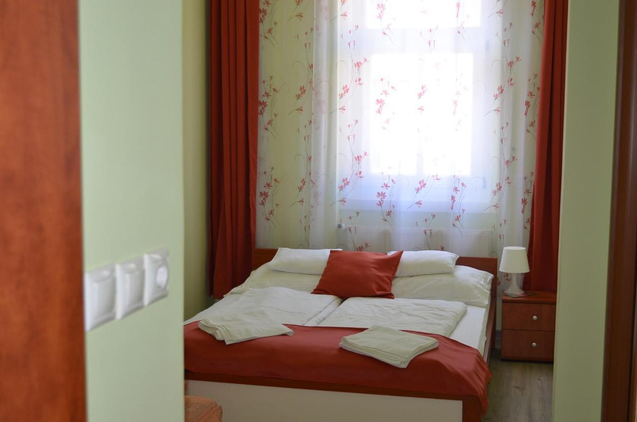 Holdfenyszallas Bed & Breakfast Szeged Luaran gambar