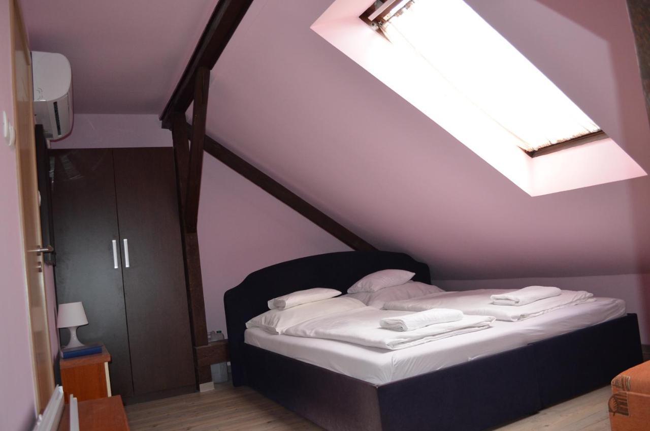 Holdfenyszallas Bed & Breakfast Szeged Luaran gambar