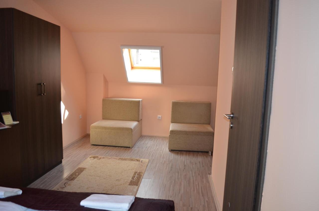 Holdfenyszallas Bed & Breakfast Szeged Luaran gambar