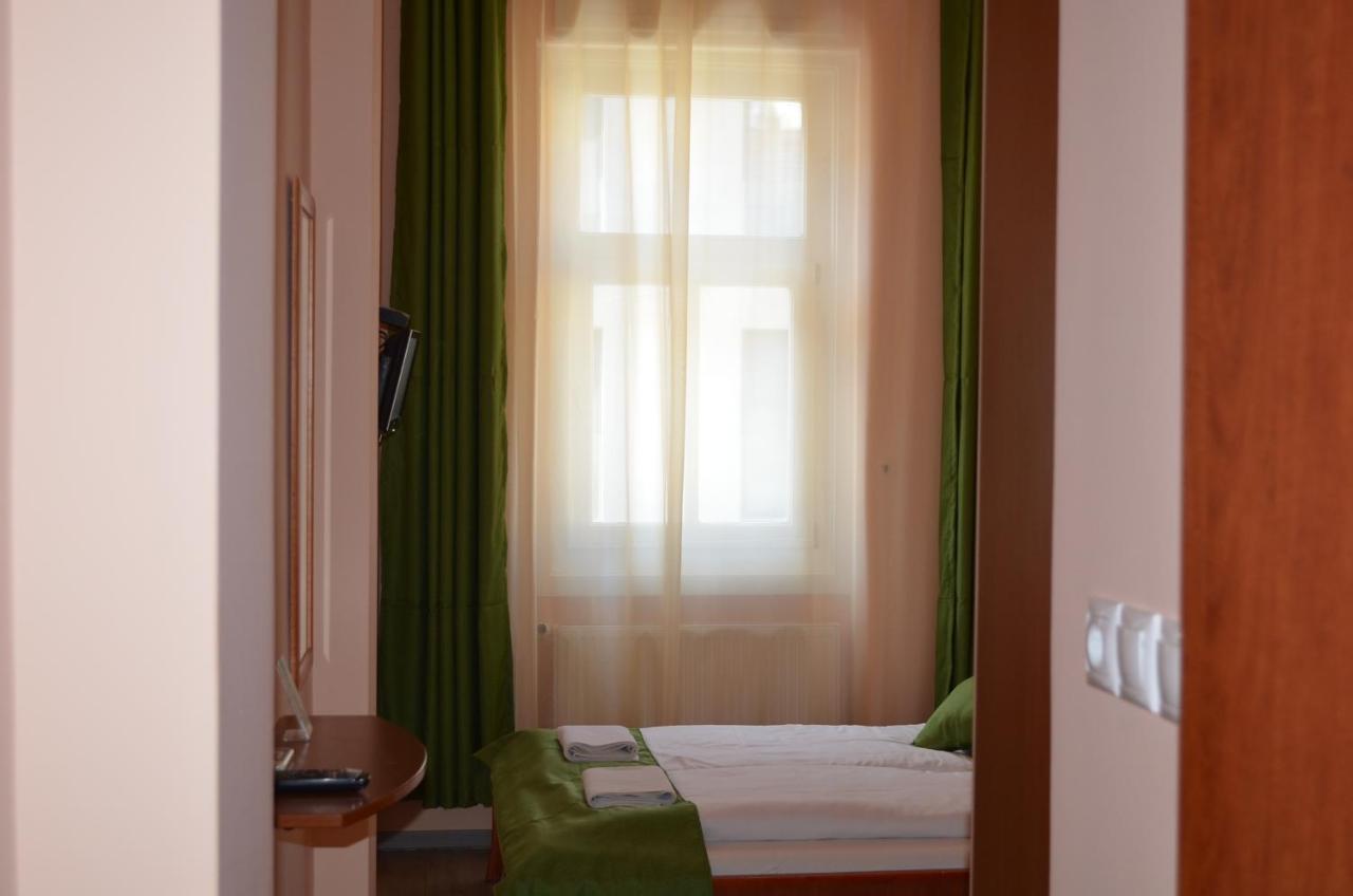Holdfenyszallas Bed & Breakfast Szeged Luaran gambar