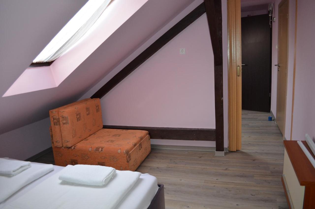 Holdfenyszallas Bed & Breakfast Szeged Luaran gambar