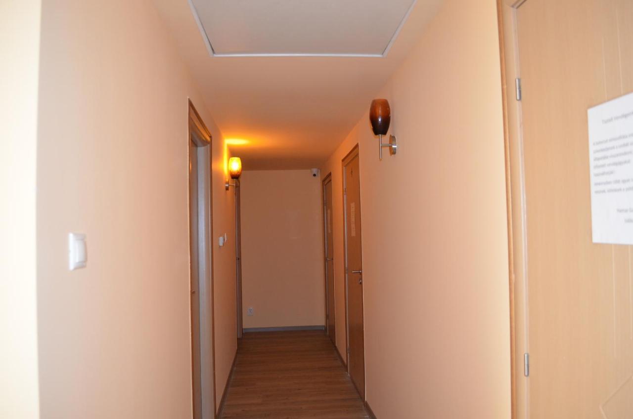 Holdfenyszallas Bed & Breakfast Szeged Luaran gambar