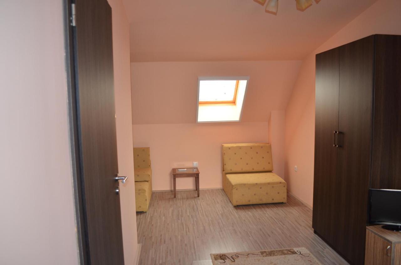 Holdfenyszallas Bed & Breakfast Szeged Luaran gambar