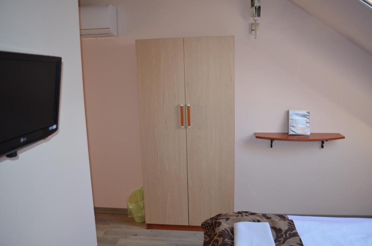 Holdfenyszallas Bed & Breakfast Szeged Luaran gambar