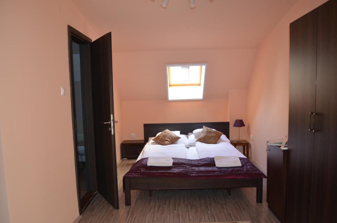 Holdfenyszallas Bed & Breakfast Szeged Luaran gambar