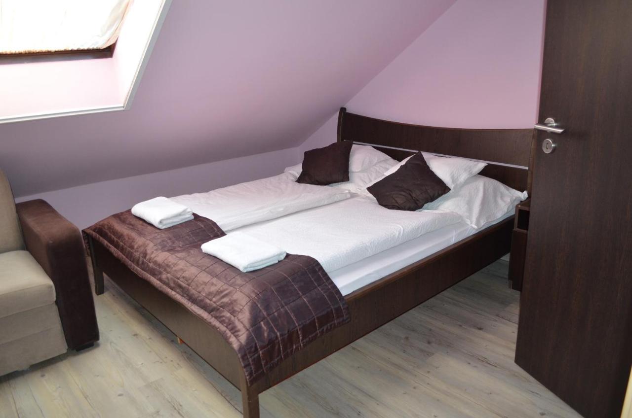 Holdfenyszallas Bed & Breakfast Szeged Luaran gambar